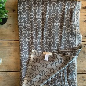 Michael Kors Circle Logo Reversible Knit Scarf